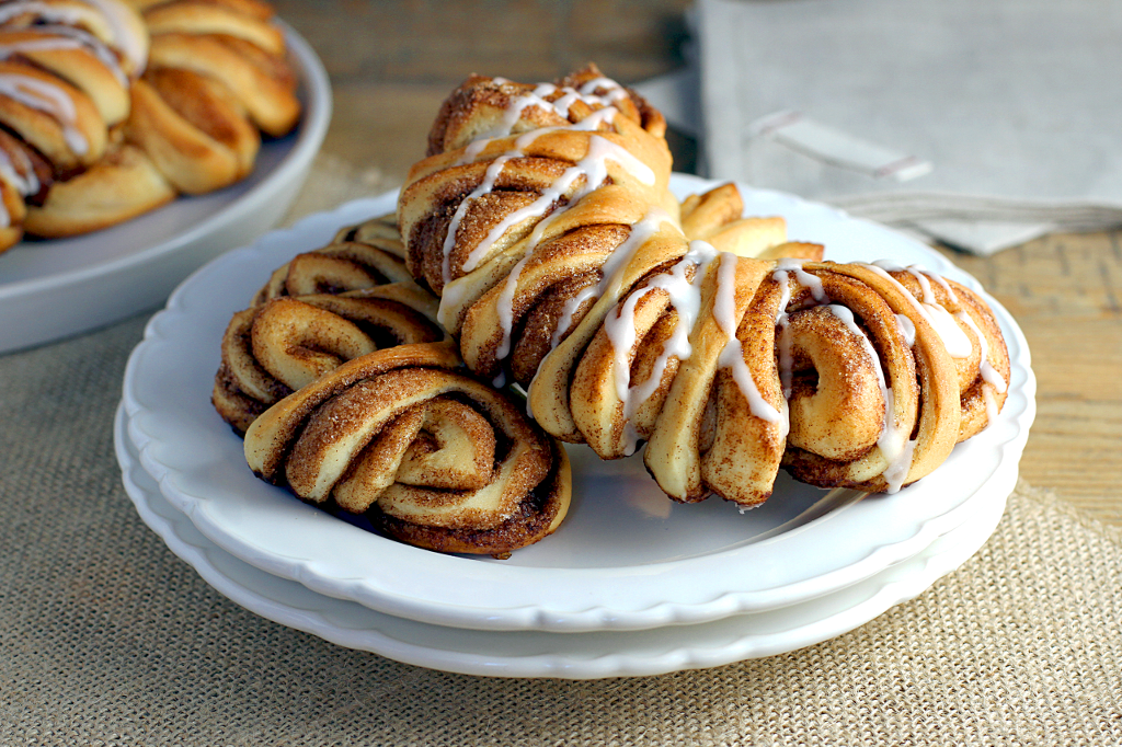 Cinnamon-Roll-Bear-Claw_close.png