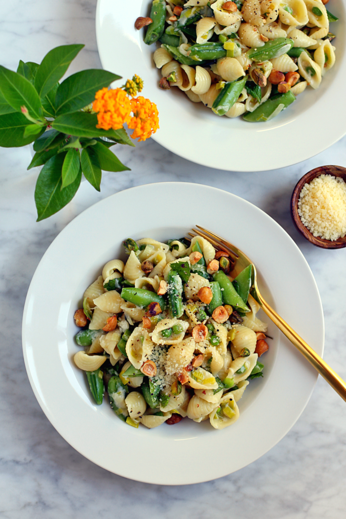 Image of pasta with buttermilk, mint and peas.