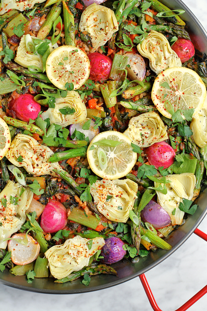 Close-up image of vegetarian paella verde.