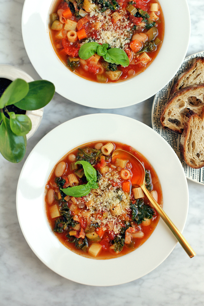 Image of easy minestrone soup.