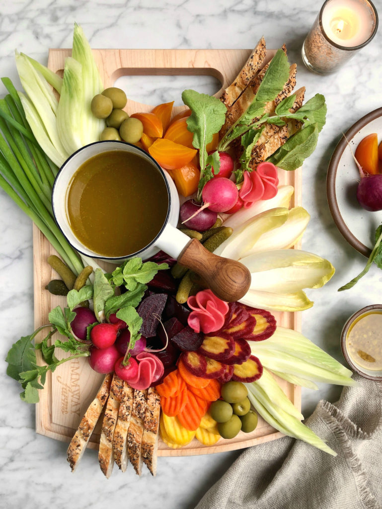 Image of finished bagna càuda and crudité platter.