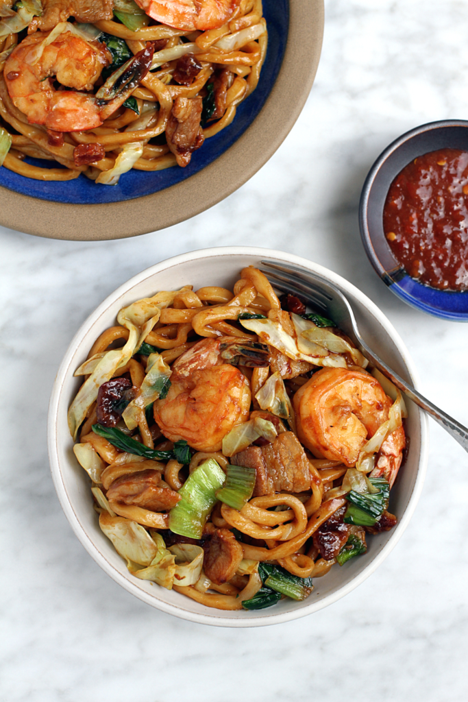 Close-up image of Hokkien noodles.