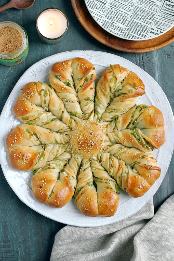 Image of scallion star bread.