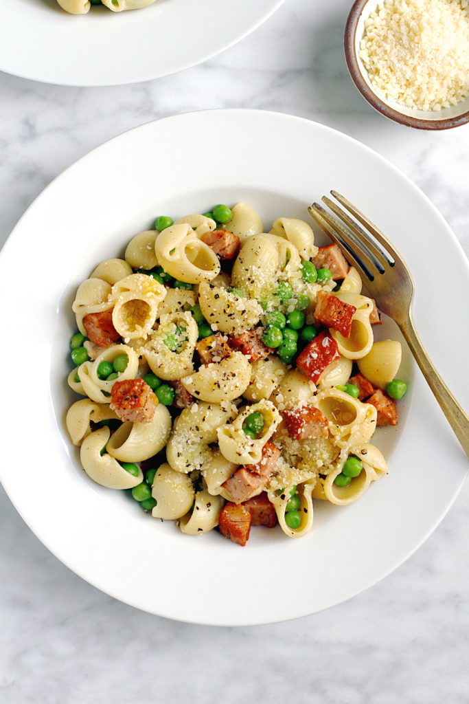 Image of pasta with mortadella, peas and Swiss cheese.